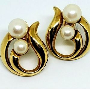 Vintage AVON Modern Elegant Pearl Accent Polished Gold Pierced Clip on  Earrings